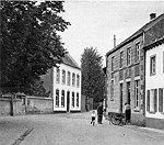 Foto uit 1937.
Een dorpsgezicht van Oirsbeek in de 30er jaren. Met de dorpsschool.